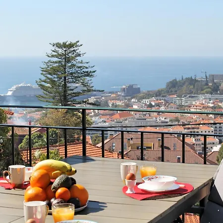 Magnificent Luzia 5 Bedrooms Sea Views Pool Table