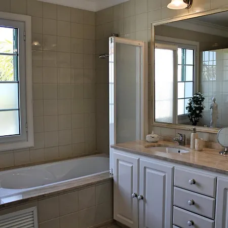 Magnificent Luzia 5 Bedrooms Sea & Views וילה