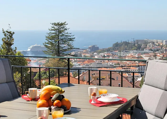 Magnificent Luzia 5 Bedrooms Sea & Views