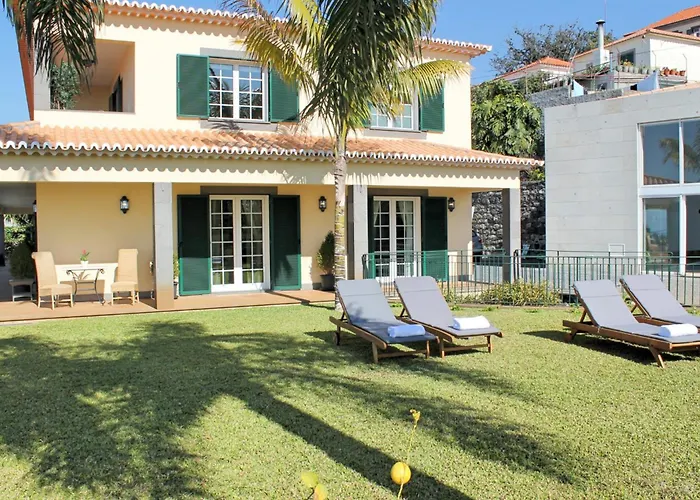 Magnificent Luzia 5 Bedrooms Sea & Views Villa *